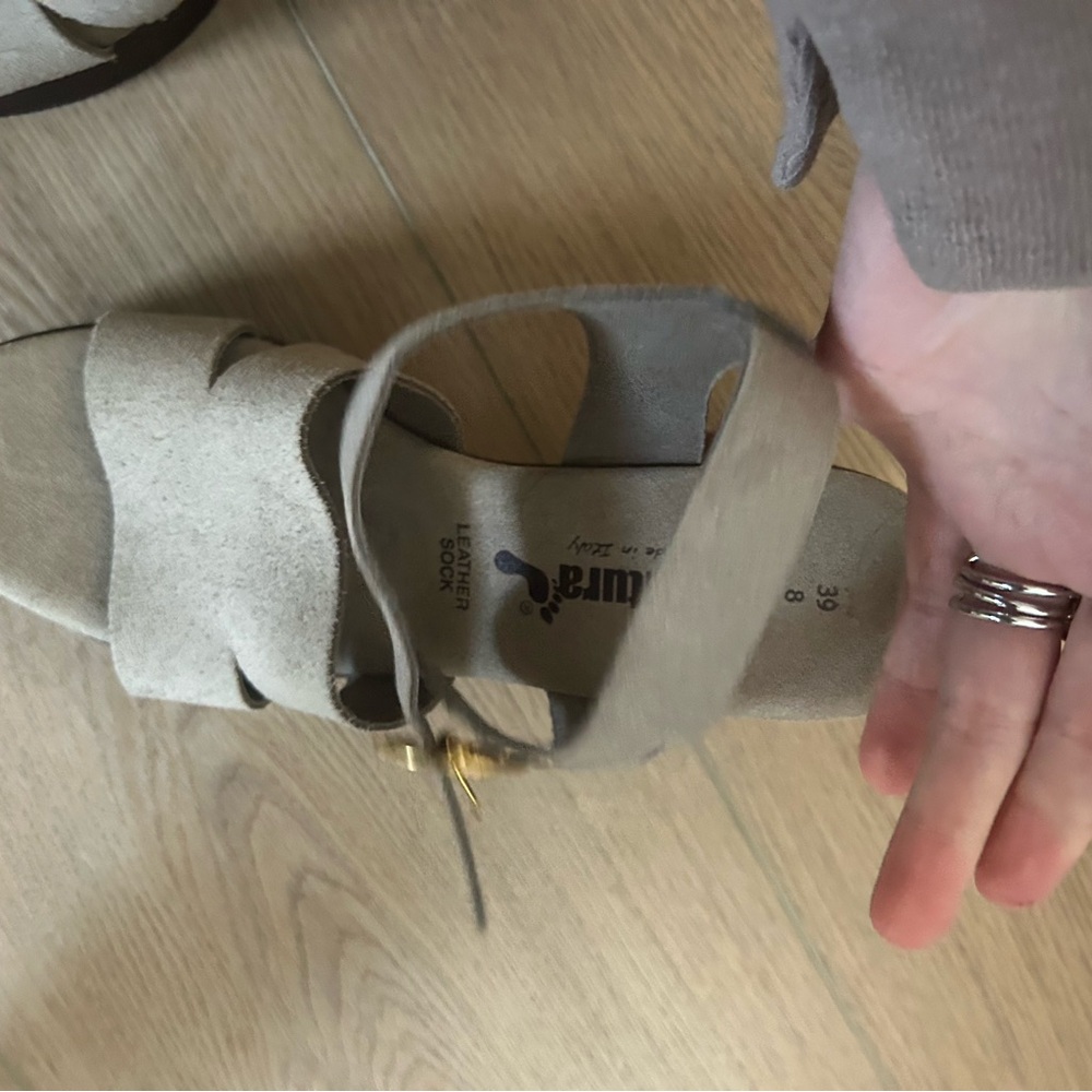 Comfortable Platforms - Picture 2 of 5